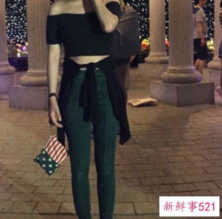 一字领衣服怎么搭配好看