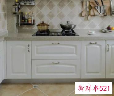 地板上一直有印子像是有油