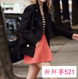 红色长裙配什么上衣