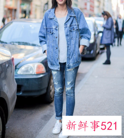 牛仔裤和冬大衣的穿搭技巧