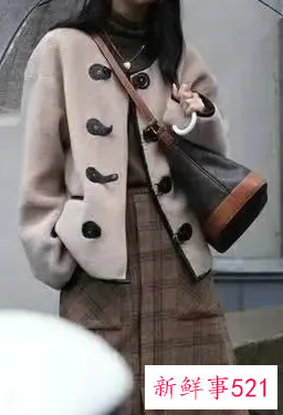 矮个子穿宽松衣服丑吗