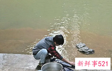 梦见河边洗衣服是什么意思