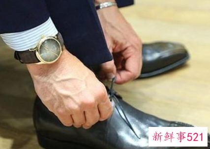 男士皮鞋穿什么袜子