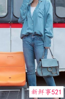 白色渔夫帽配什么衣服