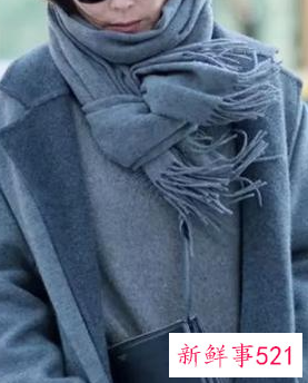 大衣怎么搭围巾