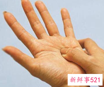 手指莫名其妙的痒是怎么回事