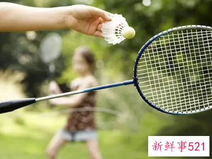 打羽毛球能减肥