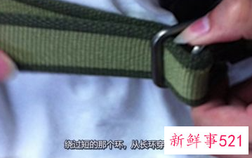 女式双环扣腰带怎么系