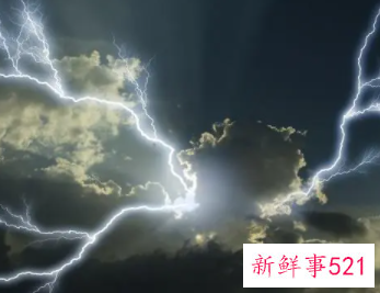 梦见很大的闪电劈下来