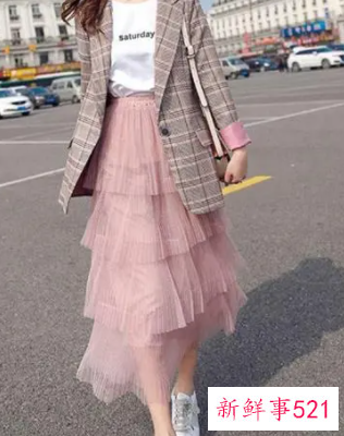 正式一点的衣服搭配女生