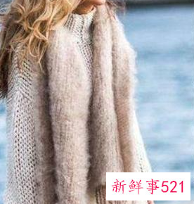 大衣怎么搭围巾