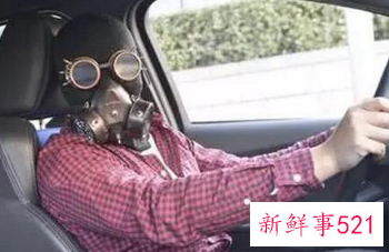 暴晒后的汽车