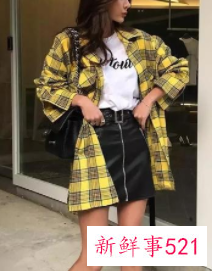 休闲套裙配什么外套