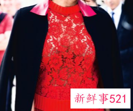 红色长裙配什么上衣