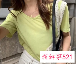 v领和圆领哪个显年轻