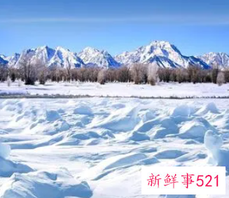 梦见地上好厚的积雪