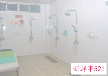 梦见自己去公共澡堂洗澡