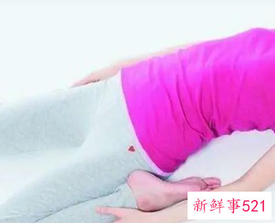 骨盆前倾垫枕头正确示意图