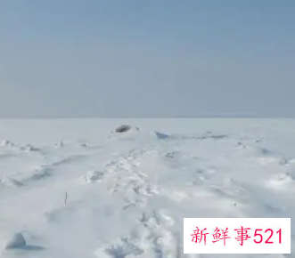 梦见地上好厚的积雪