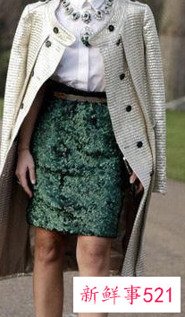 墨绿色半裙搭配图