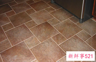 地板上一直有印子像是有油