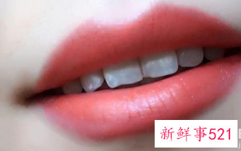 素颜适合什么口红