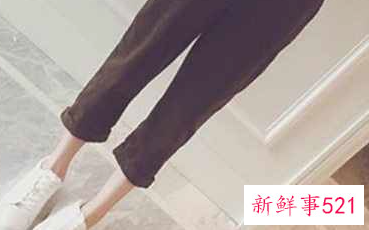 夏季黑色运动鞋配什么裤子