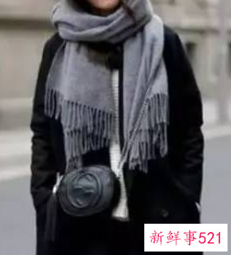 纯色围巾什么颜色百搭