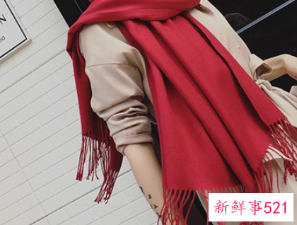 纯色围巾什么颜色百搭