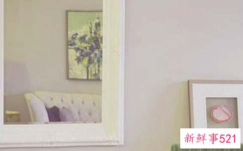 女人梦见照镜子化妆什么意思