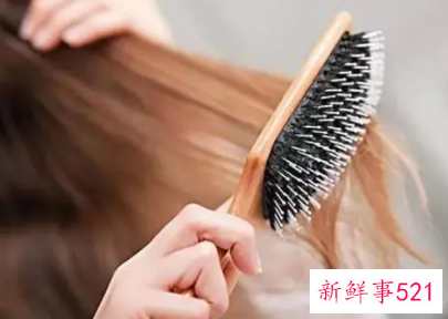 梦见给人梳头是什么意思