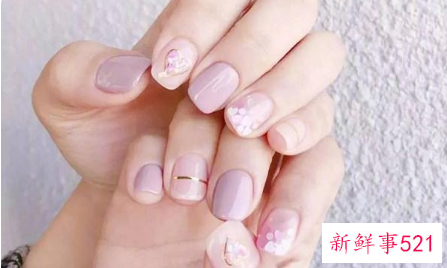 手指甲短做什么颜色好看