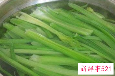 芹菜用水焯后能冷冻吗