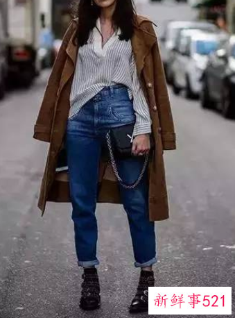 牛仔裤和冬大衣的穿搭技巧
