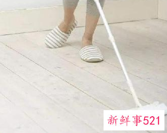 什么东西可以把地板擦干净