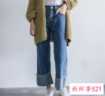 牛仔裤和冬大衣的穿搭技巧