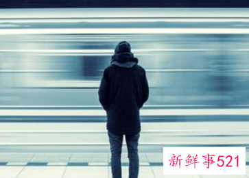 梦见自己站着尿裤子了