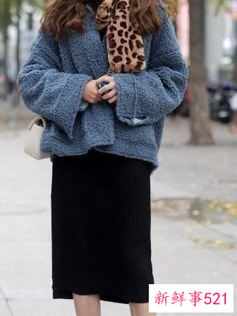 针织连衣裙搭配什么外套