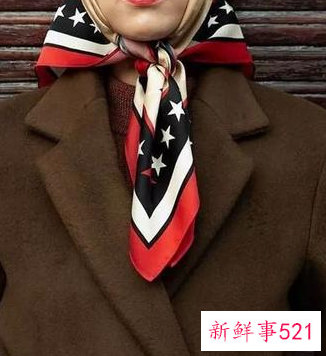 大衣怎么搭围巾