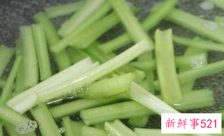 芹菜用水焯后能冷冻吗