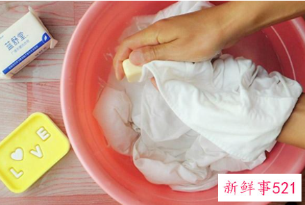 衣服去除污渍小妙招