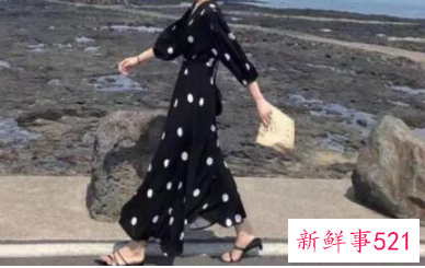 过膝裙搭配什么鞋子