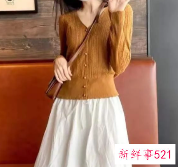 白色半身裙的穿搭