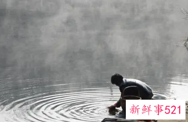 梦见河边洗衣服是什么意思