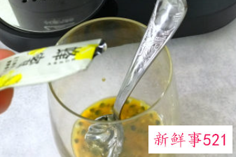 蜂蜜百香果饮的做法