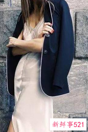 正式一点的衣服搭配女生