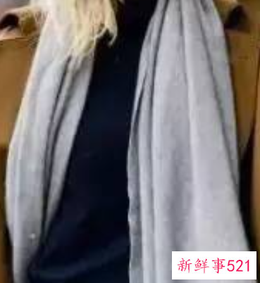 纯色围巾什么颜色百搭