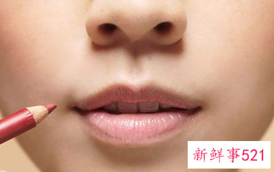 唇膏涂抹的方法