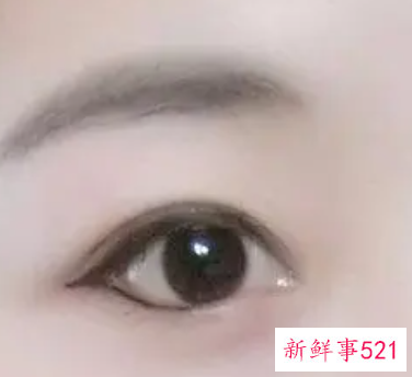 眼线怎么画显眼大