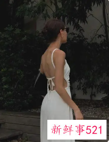 吊带裙怎么穿内衣